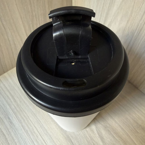 Reusable plastic coffee cup with screw lid