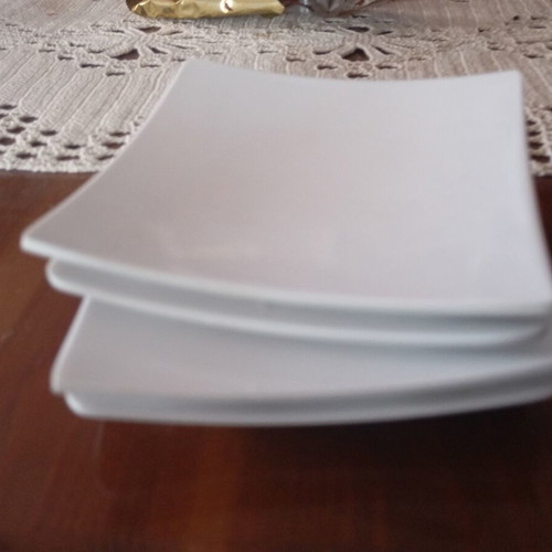 Square dessert plates set of 4 used, melamine plastic