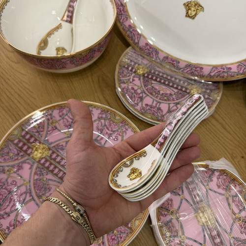 Versace Rosenthal La Scala Del Palazzo Rosa 32-Piece Dinnerware Set new, bone china