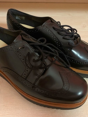 Γυναικεία Oxfords Clarks
