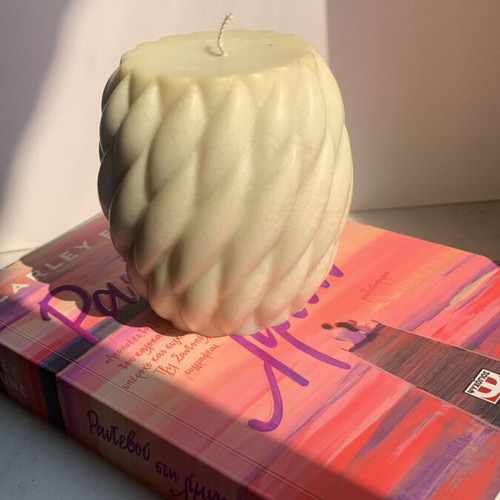 Large soy candle with sandalwood scent new