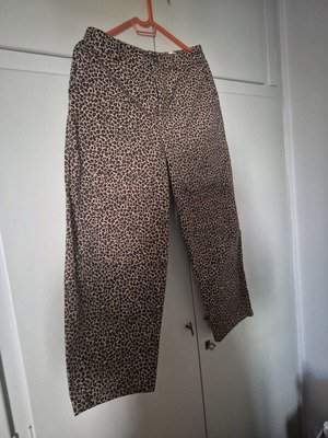 Arpyes leopard pants large like new, baggy ankle length