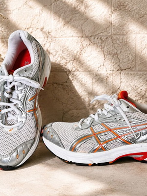 Asics Gel-Oberon sneakers new, retro sporty style, white with orange accents
