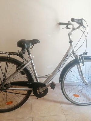 Peugeot Paris city bike used with 7005 aluminum frame and front suspension