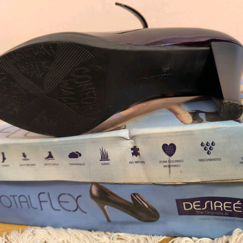 Desirèe Mary Jane pumps new, size 39 burgundy