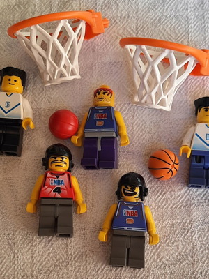 Lego Minifigures Basketball Players Pack of 5 Like New with Hoops and Balls