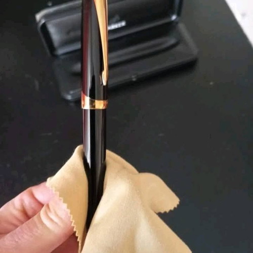Parker Ellipse Thick Lacquer Fountain Pen 18K 750 Gold M Medium Nib New