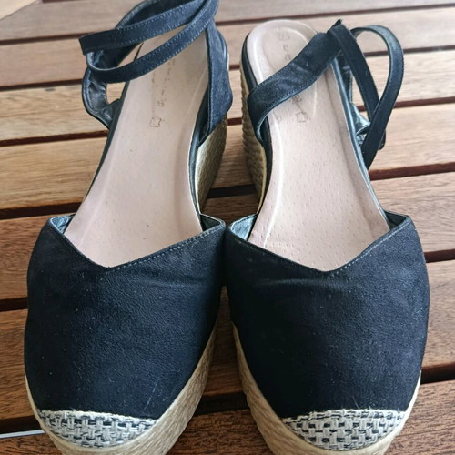 Beatris black suede espadrille platforms like new, size 41