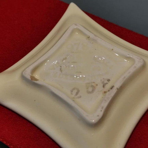 Koum-Kan set used with ashtrays and score pad
