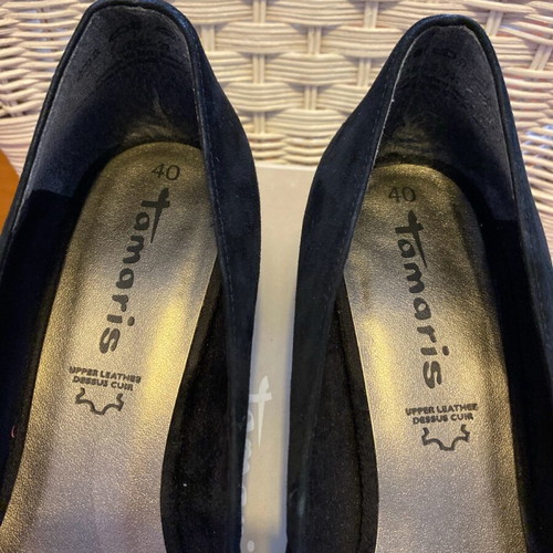 Tamaris black suede pumps like new, size 40