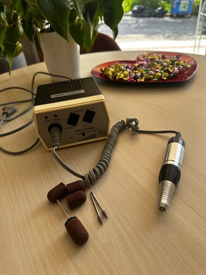 Ηλεκτρικός τροχός μανικιούρ πεντικιούρ σαν καινούργιος