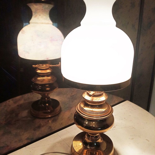 Vintage table lamp from 1975 like new with white opaline glass