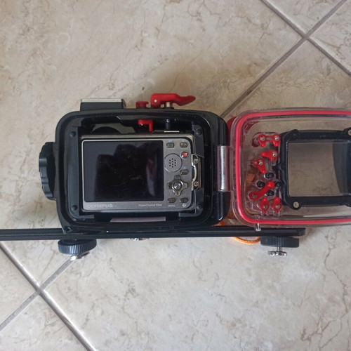 Olympus μ Tough 6020 14mp και Olympus PT-048 diving case μεταχειρισμένα