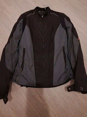 Dainese women's motorcycle jacket with lining, back protector and belt like new