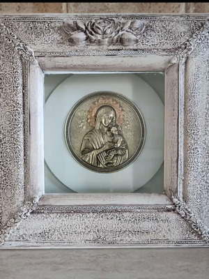 Handmade stefanochiki new with embossed woodcarving details