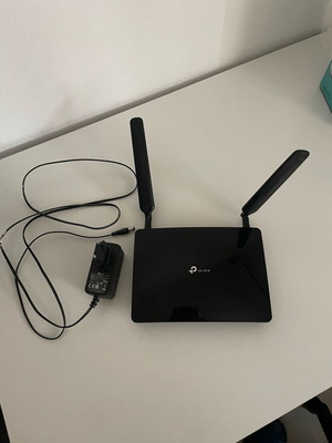 Tp-link Archer M400 V4 router (modem) like new with SIM card