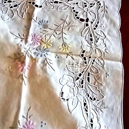 Vintage tablecloth set 85x85 cm with 4 embroidered napkins