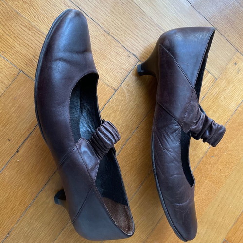 Moschoutis brown leather shoes with low heel like new, size 39
