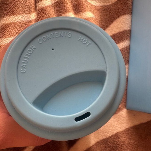 Blue travel mug United Colors of Benetton new with silicone grip