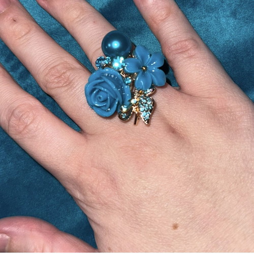 Adjustable turquoise ring like new