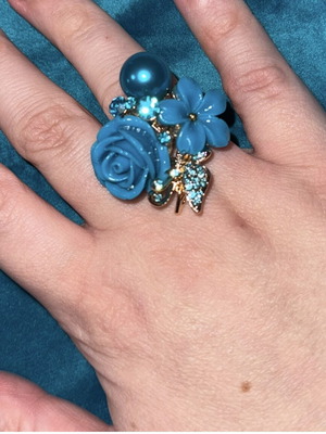 Adjustable turquoise ring like new