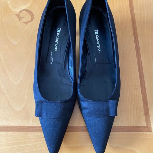 Satin black Kalogirou pumps like new, size 38.5