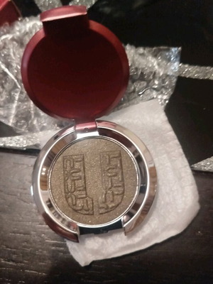 U by Ugaro Catwalk Khaki Luxury Eyeshadow new
