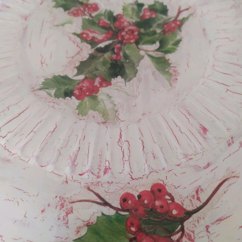 Serving tray like new with crackle design and floral pattern