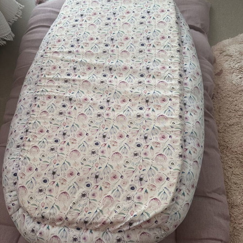 Baby nest like new