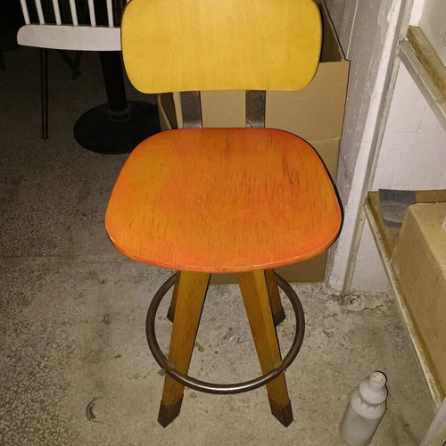 Bar stool used in very good condition