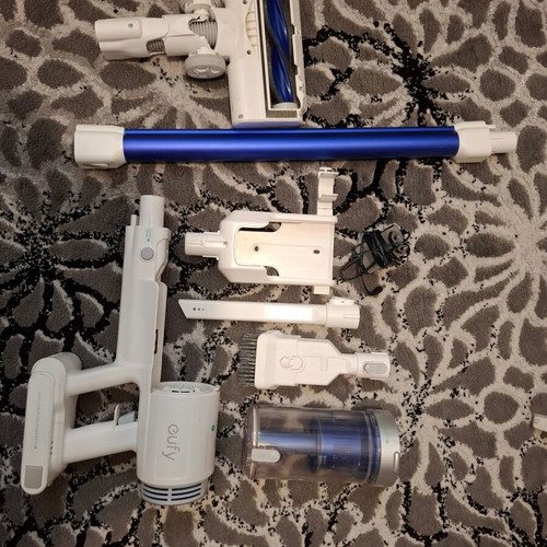 Eufy HomeVac S11 Reach rechargeable 2-in-1 stick & handheld vacuum 25.2V white used