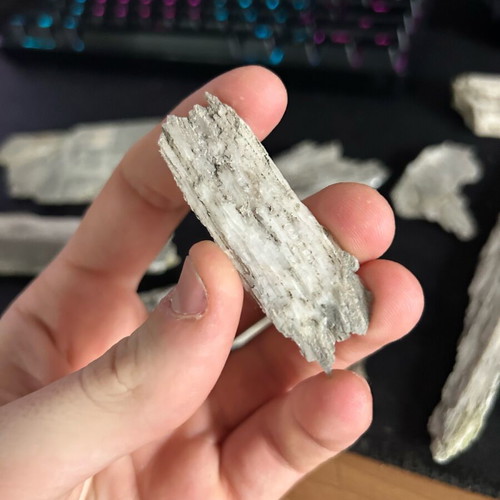 Gypsum crystals with bentonite inclusions from Patra new