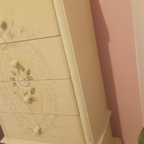 Vintage dresser with hand-painted flowers, like new, 6 drawers