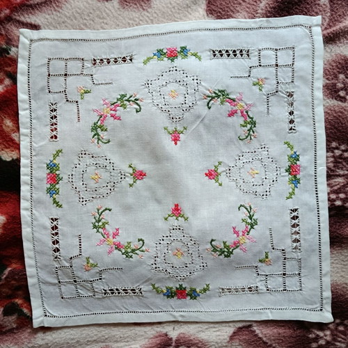 Vintage embroidered set of 6 white linen table runners