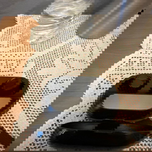 Слушалки леко използвани в калъфа си