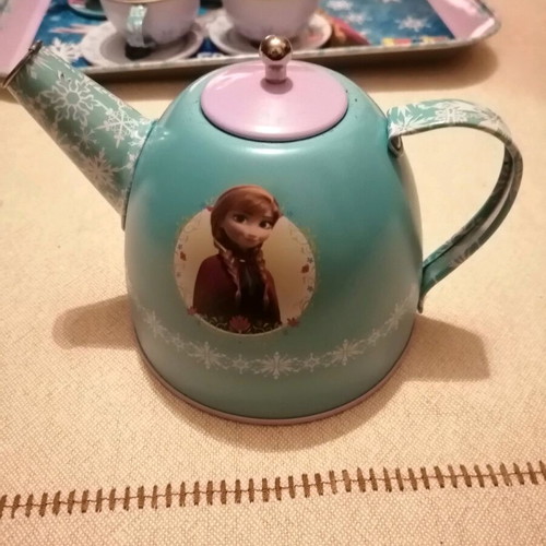 Frozen Disney playset with tray, teapot and cups like new