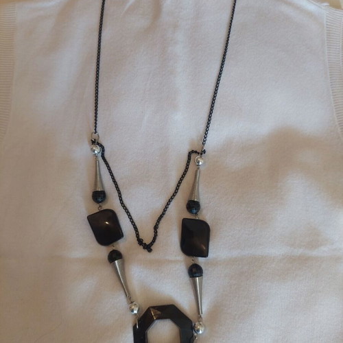 Statement necklace with black chain and industrial details like new