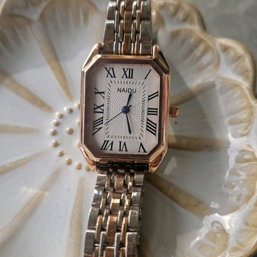 Quartz wristwatch women's new, gold and silver