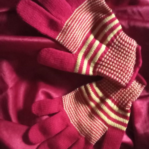 Knitted gloves new