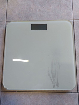Bathroom scale used, very good condition