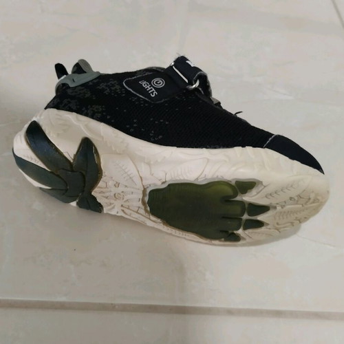 Bull Boys athletic shoes size 27 like new with lights black green