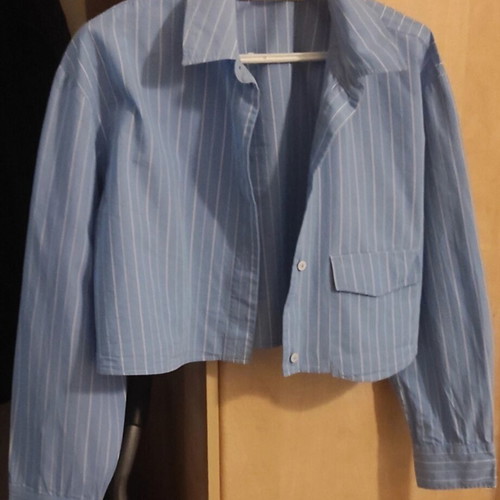 Pull & Bear Short Shirt with Long Sleeves like new, size L, white and blue