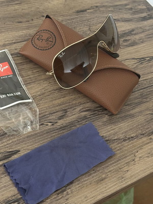 Ray Ban sunglasses with gold frame like new