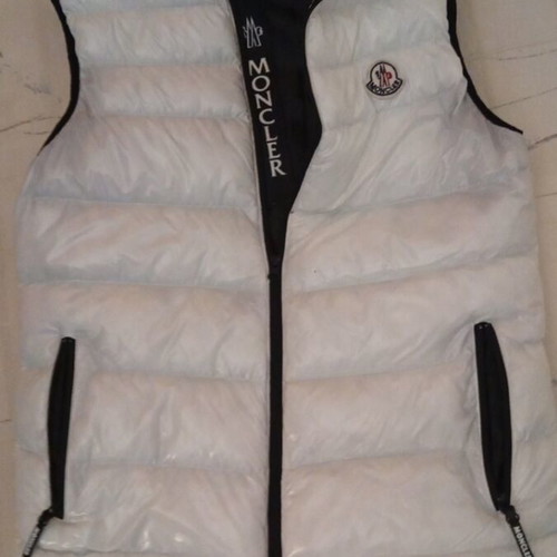 Moncler white sleeveless jacket like new, size M