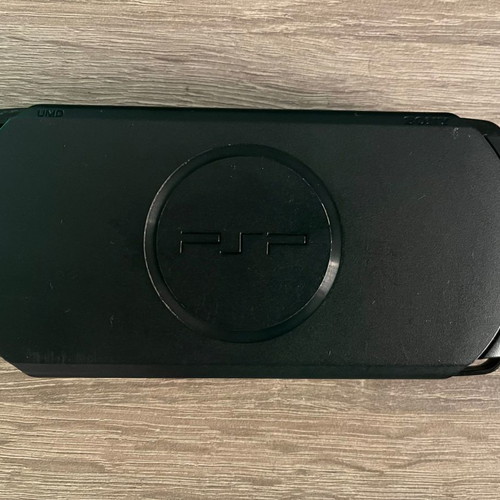 PlayStation Portable PSP-E 1004 μεταχειρισμένο με φορτιστή, 5 παιχνίδια και Urban θήκη