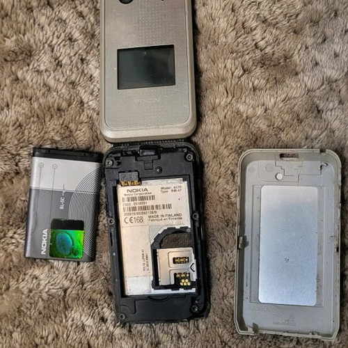 Nokia 6170 used, no charger, battery not working