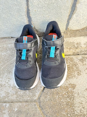 Nike sneakers σε άριστη κατάσταση, νούμερο 33,5, μπλε