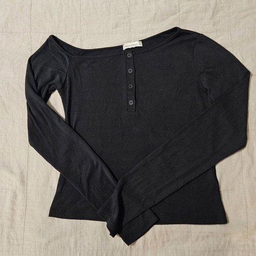 Mindyourstyle black blouse like new, size S fit small