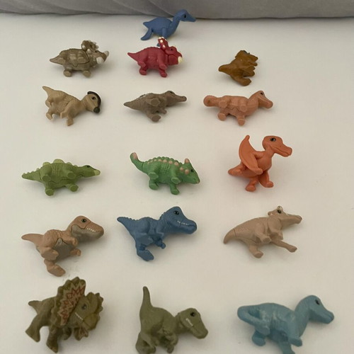 Kinder Natoons Dinosaurs figures, pack of 16