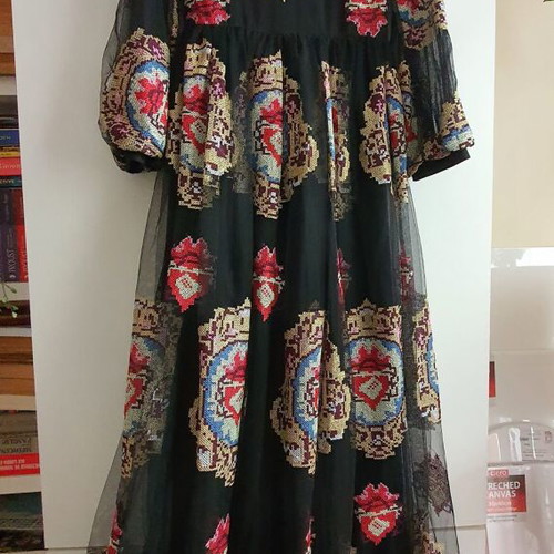 Long embroidered dress new, size M, multicolored